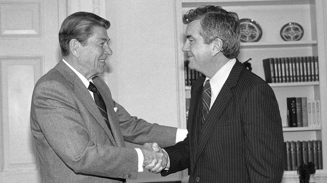 Secret Service agent who saved Reagan after shooting dies