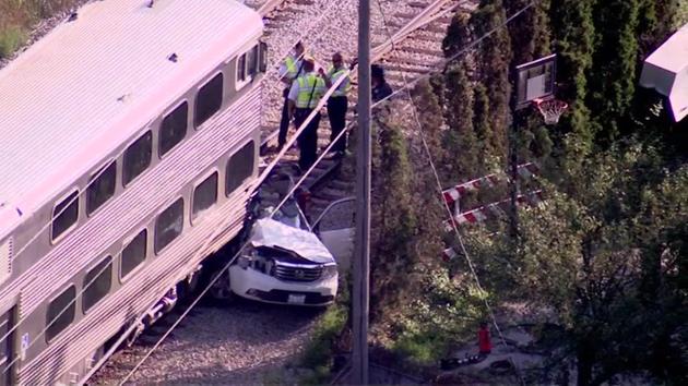 1 dead after Metra Southwest Service Line train hits SUV in Oak Lawn