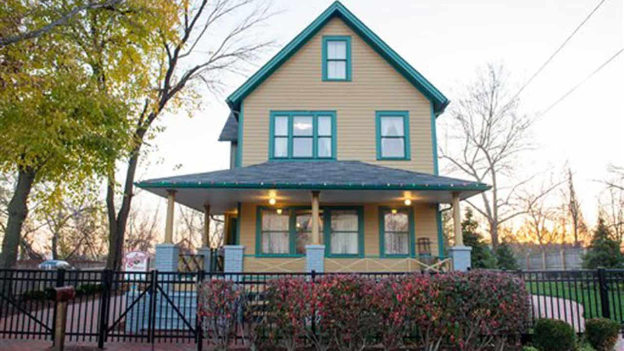 Fan wins stay inside home featured in 'A Christmas Story' | abc7ny.com