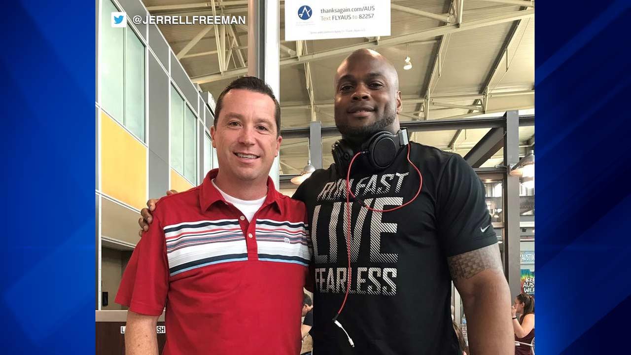 Bears LB Jerrell Freeman saves man at Austin airport