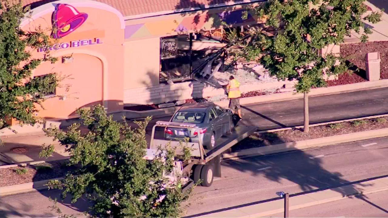 Car crashes into Taco Bell in Wheaton
