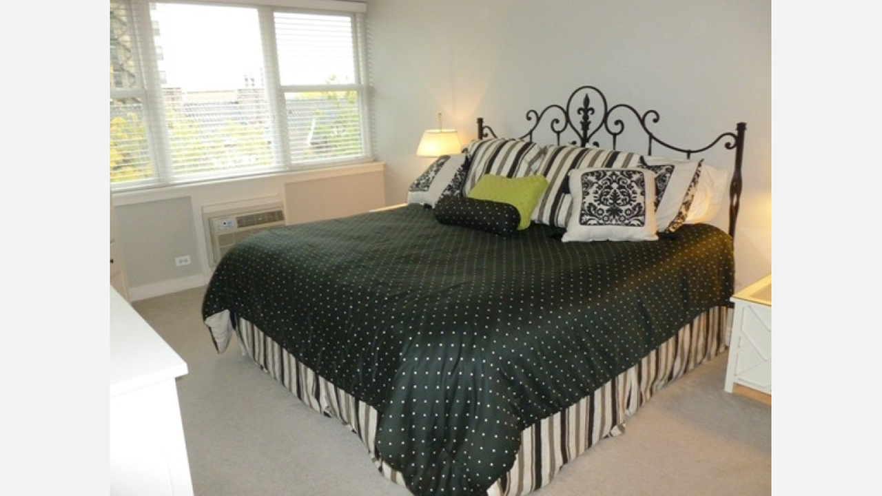 PHOTOS Inside the 1871 Chicago 'tiny house' for sale