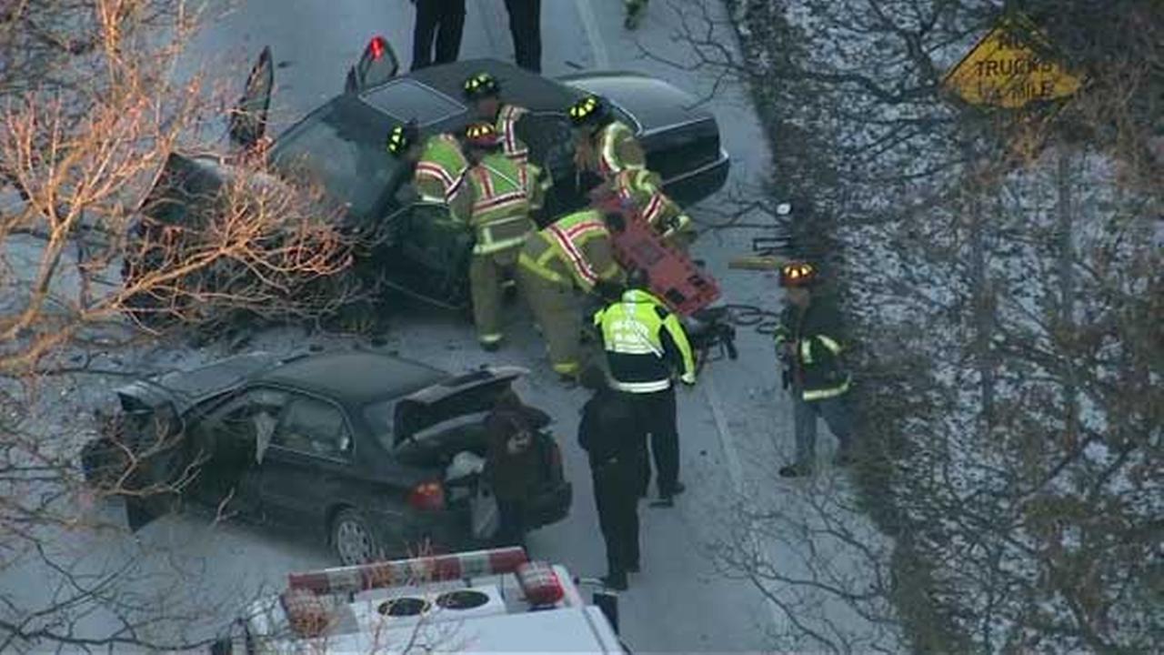 2 vehicles crash near 87th Street, La Grange Road in Willow Springs