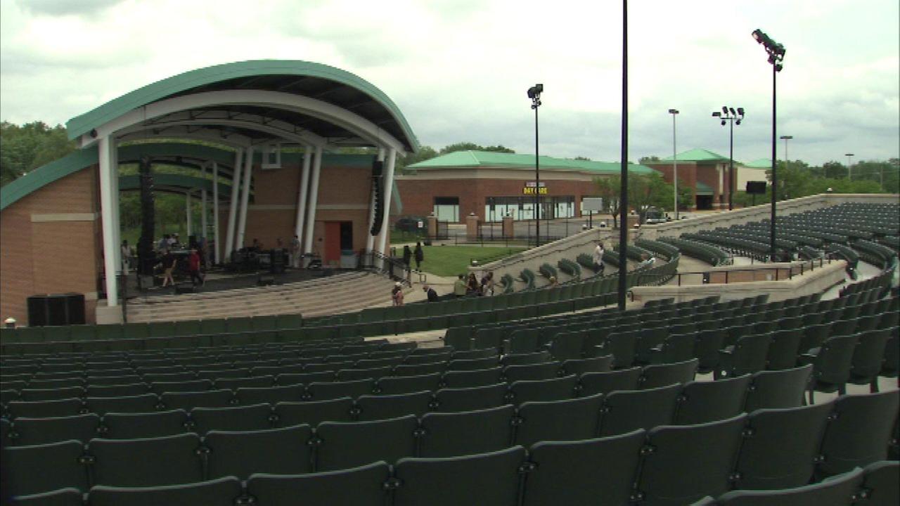 Country Club Hills Theater reopens after 3 years