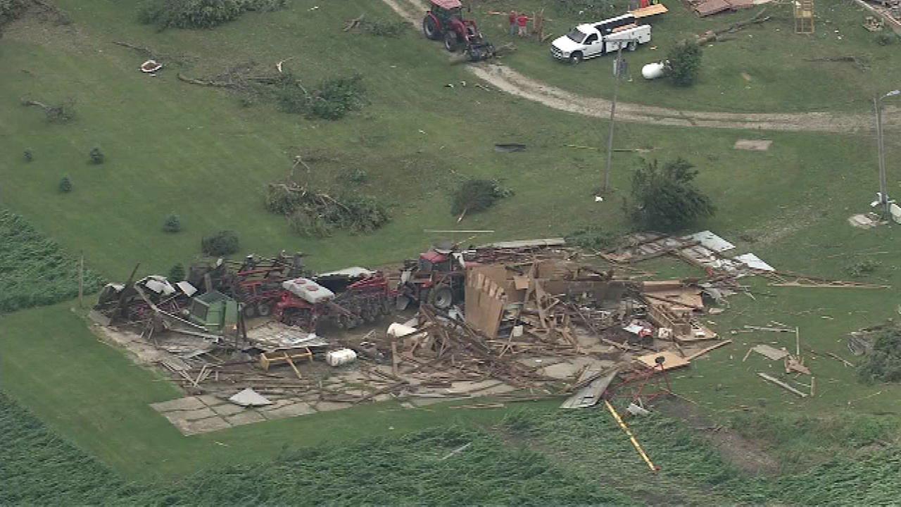 PHOTOS Tornado damage southwest of Chicago area