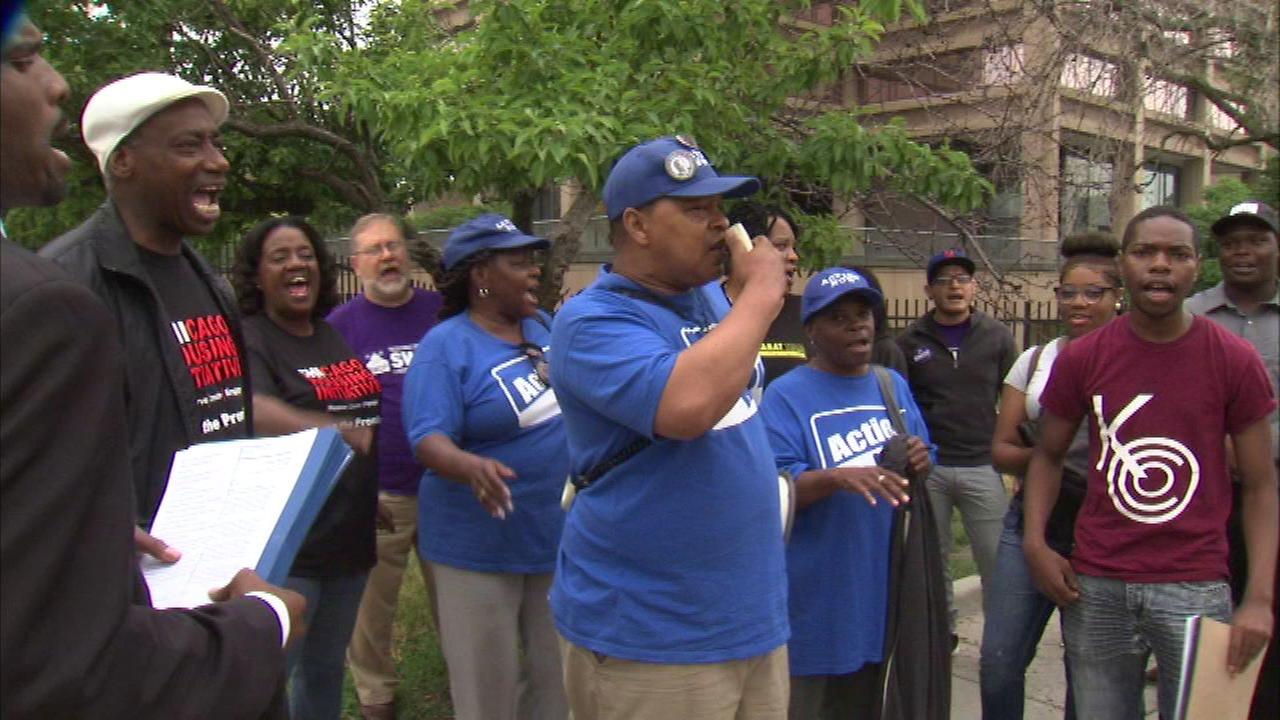 Community, church leaders demand Rauner fund summer jobs program - WLS-TV