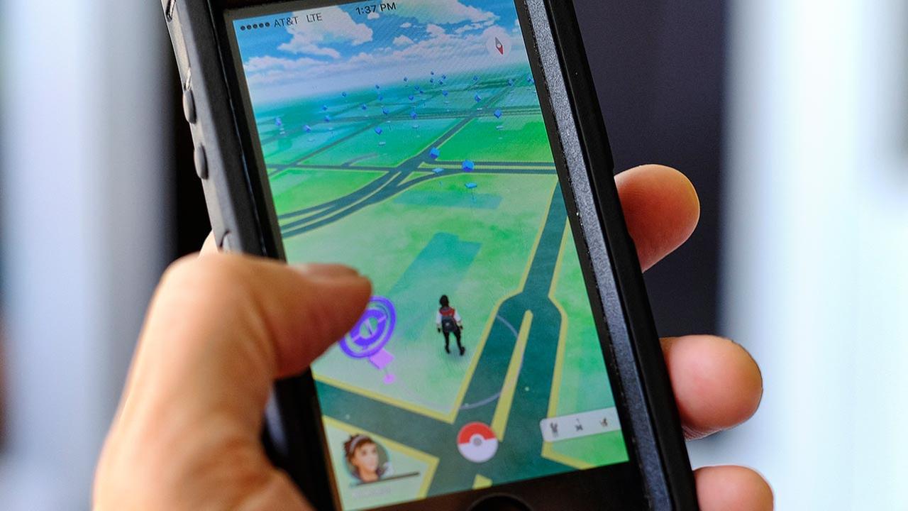 2 'Pokemon Go' players plunge off cliff in San Diego County