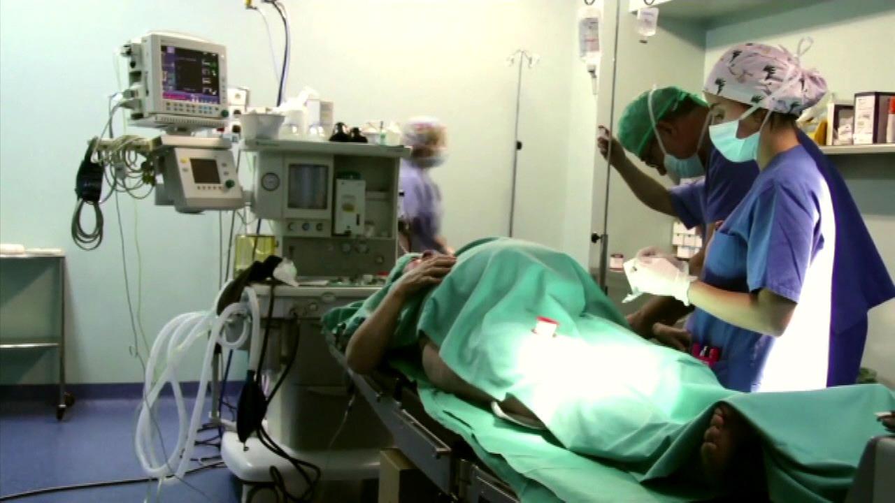 64-year-old woman gives birth to healthy twins