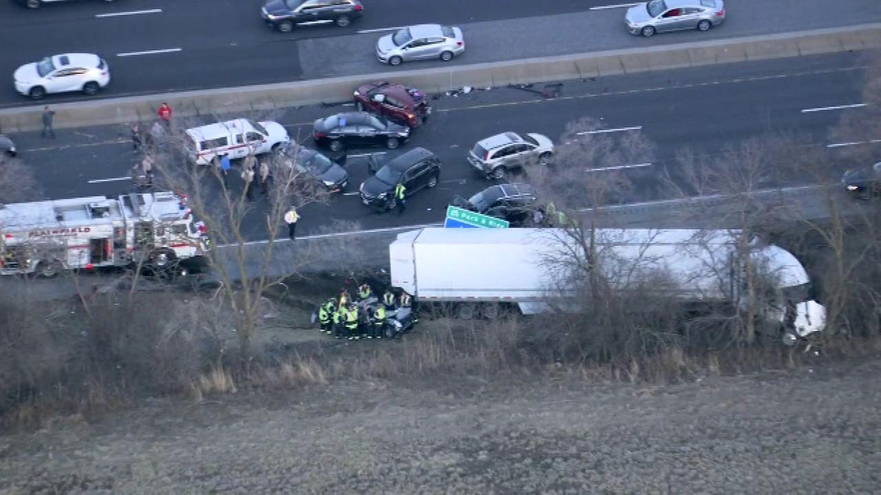 8 injured in multivehicle crash on I55 in Joliet