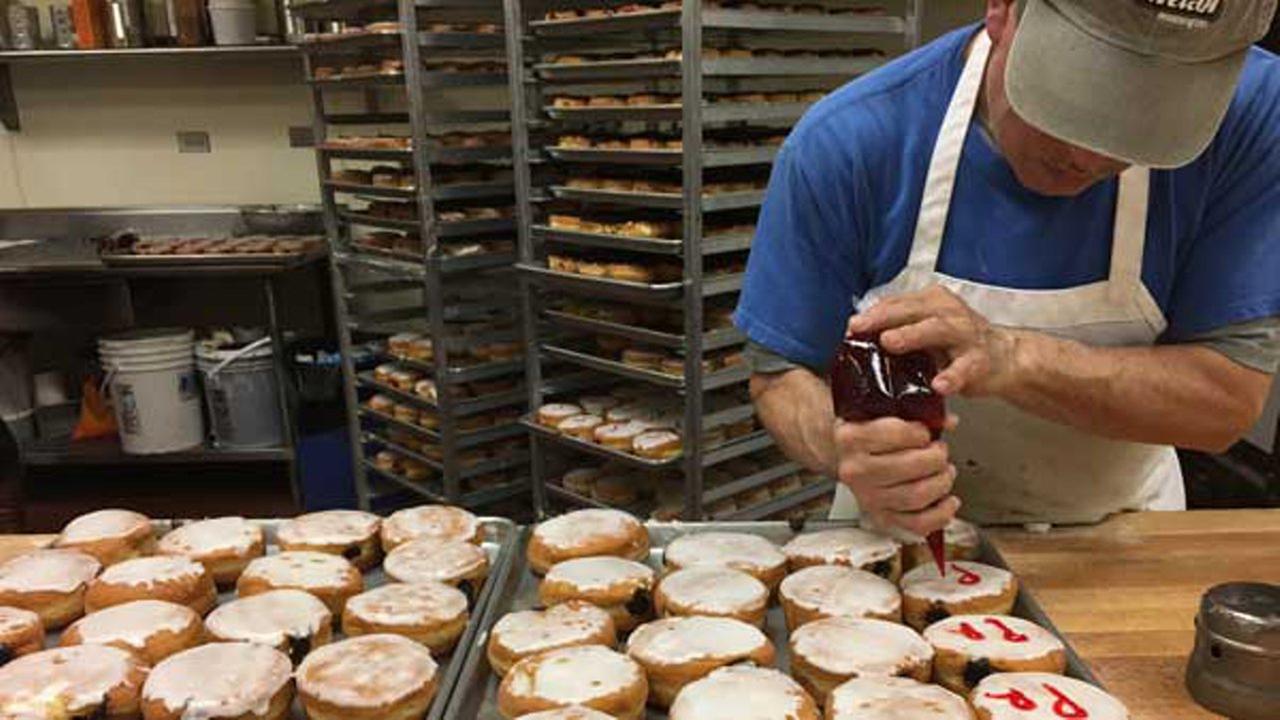 Andersonville's Swedish Bakery, in business for 88 years, opens for