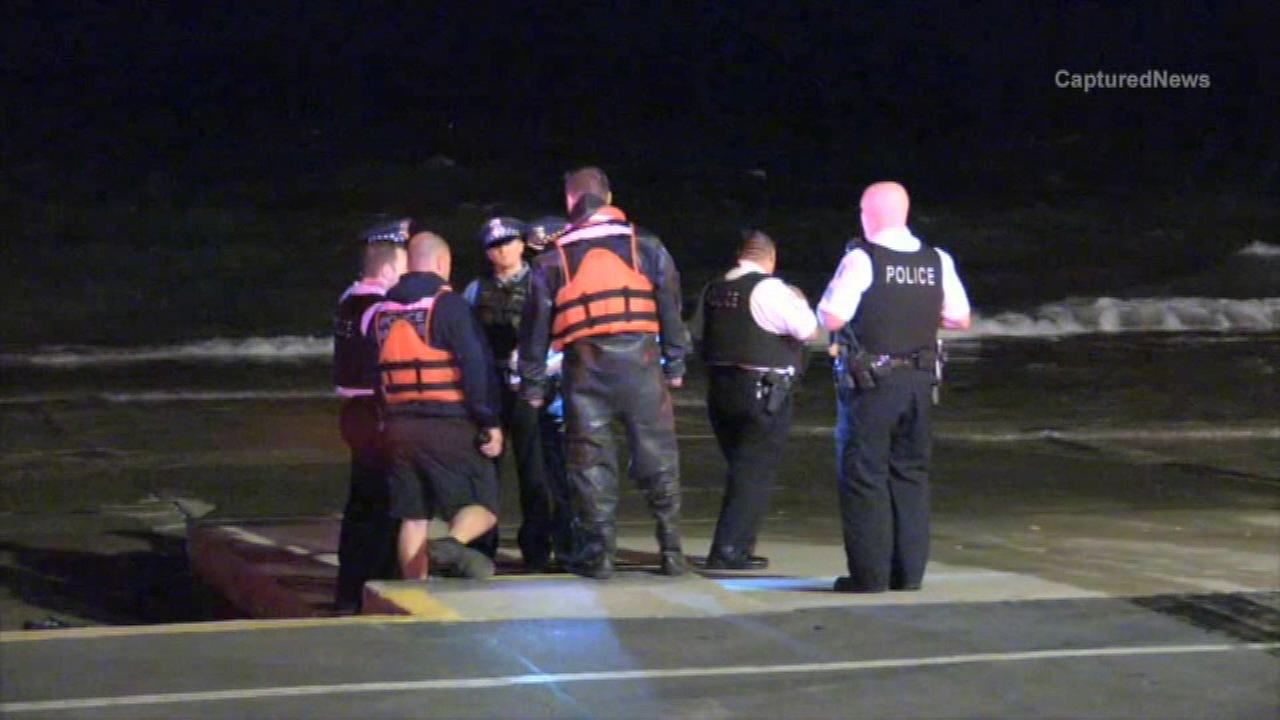 Man dies after being pulled from Oak Street Beach Man dies after being pulled from Oak Street Beach