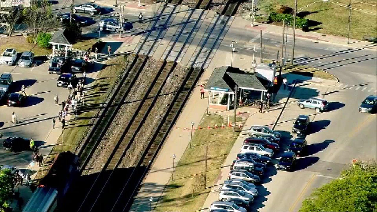 Metra BNSF train fatally strikes woman near Clarendon Hills