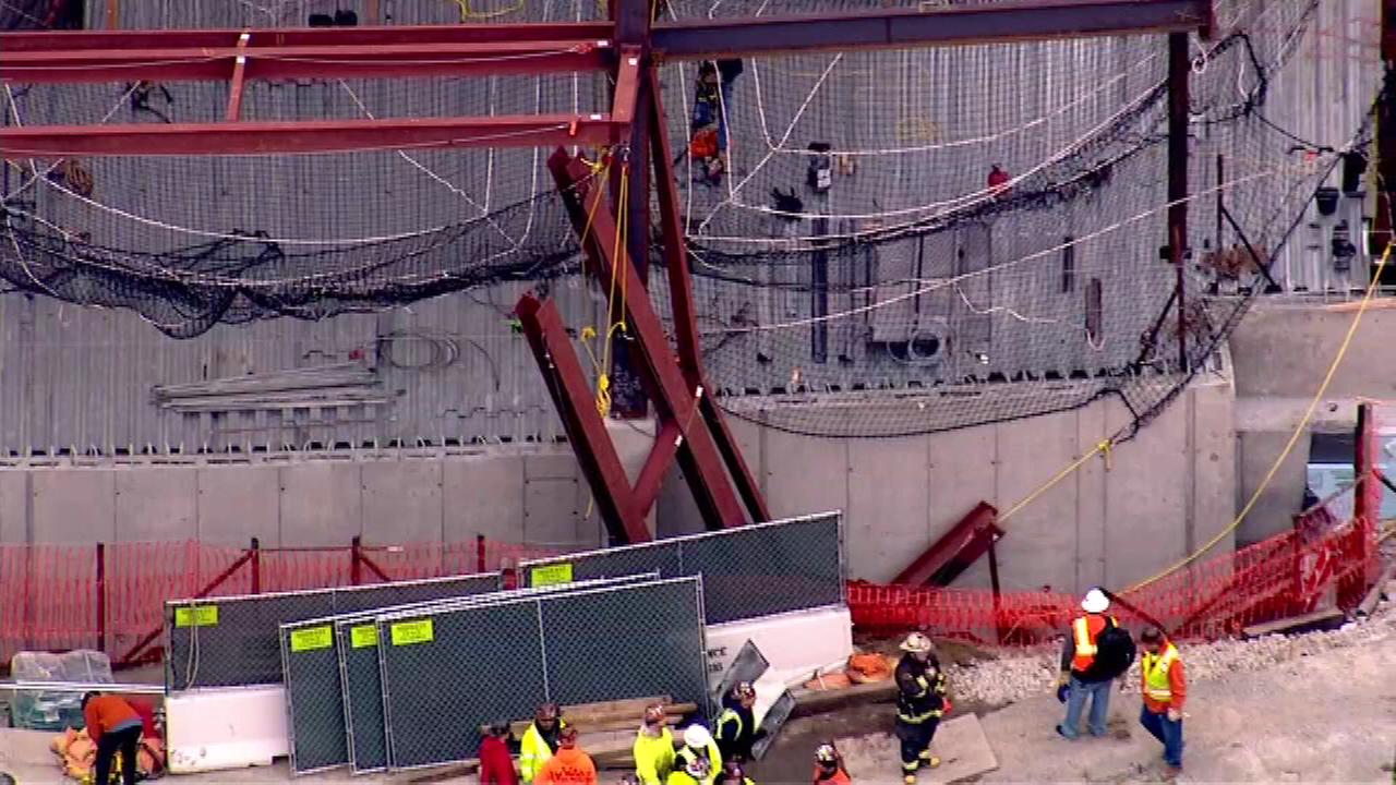 Steel beam collapses at West Loop construction site