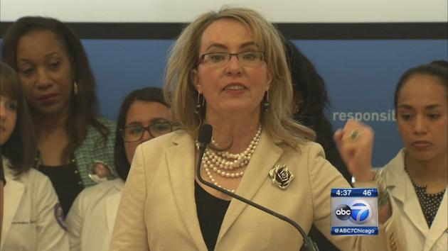 Gabby Giffords comes to Illinois to promote gun dealer legislation