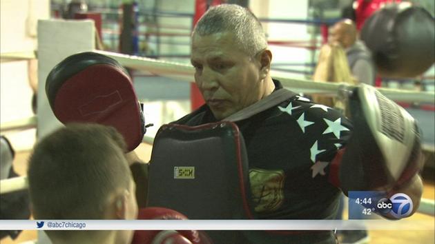 Boxing champ helps keep kids off Chicago streets