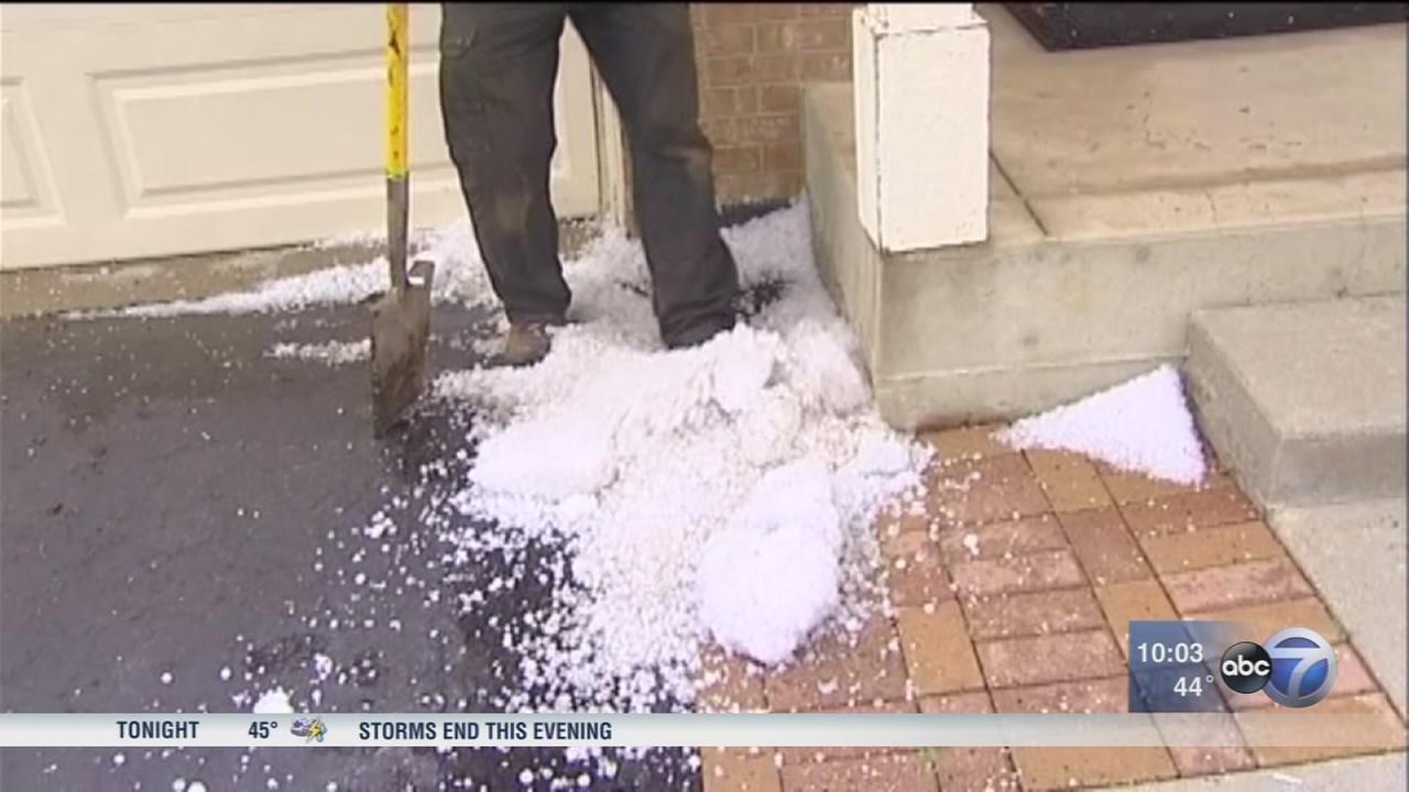 http://abc7chicago.com/weather/chicago-weather-temperatures-drop-after-strong-storms-moves-through/1856580/