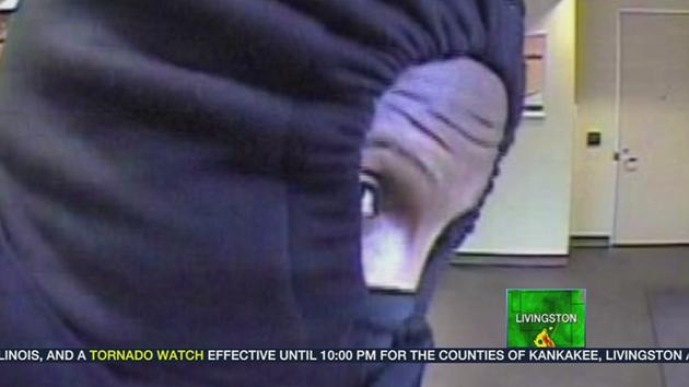Hoodies apparently uniform of choice for Chicago bank robbery suspects