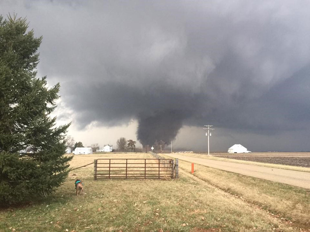 Chicago Weather: 1 dead, 14 injured after 4 tornadoes reported near Ottawa ...1067 x 800