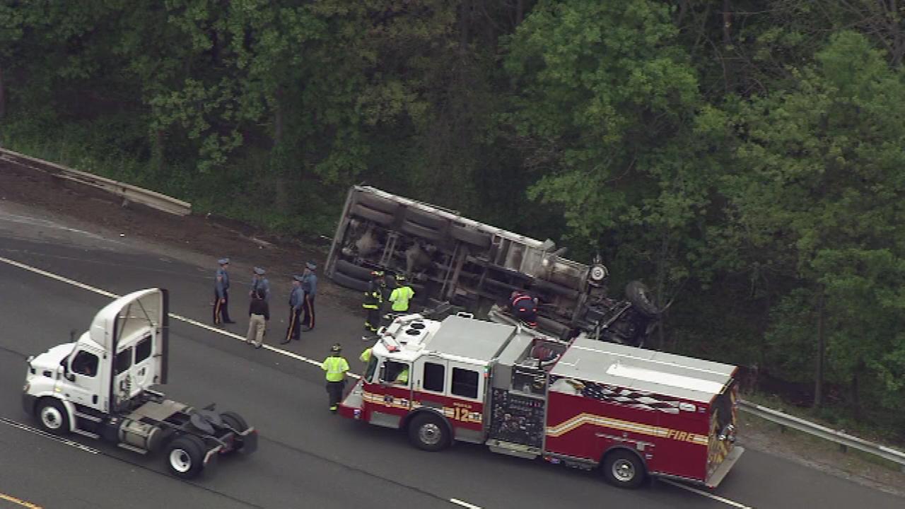 Dump truck flips in multivehicle crash on I295