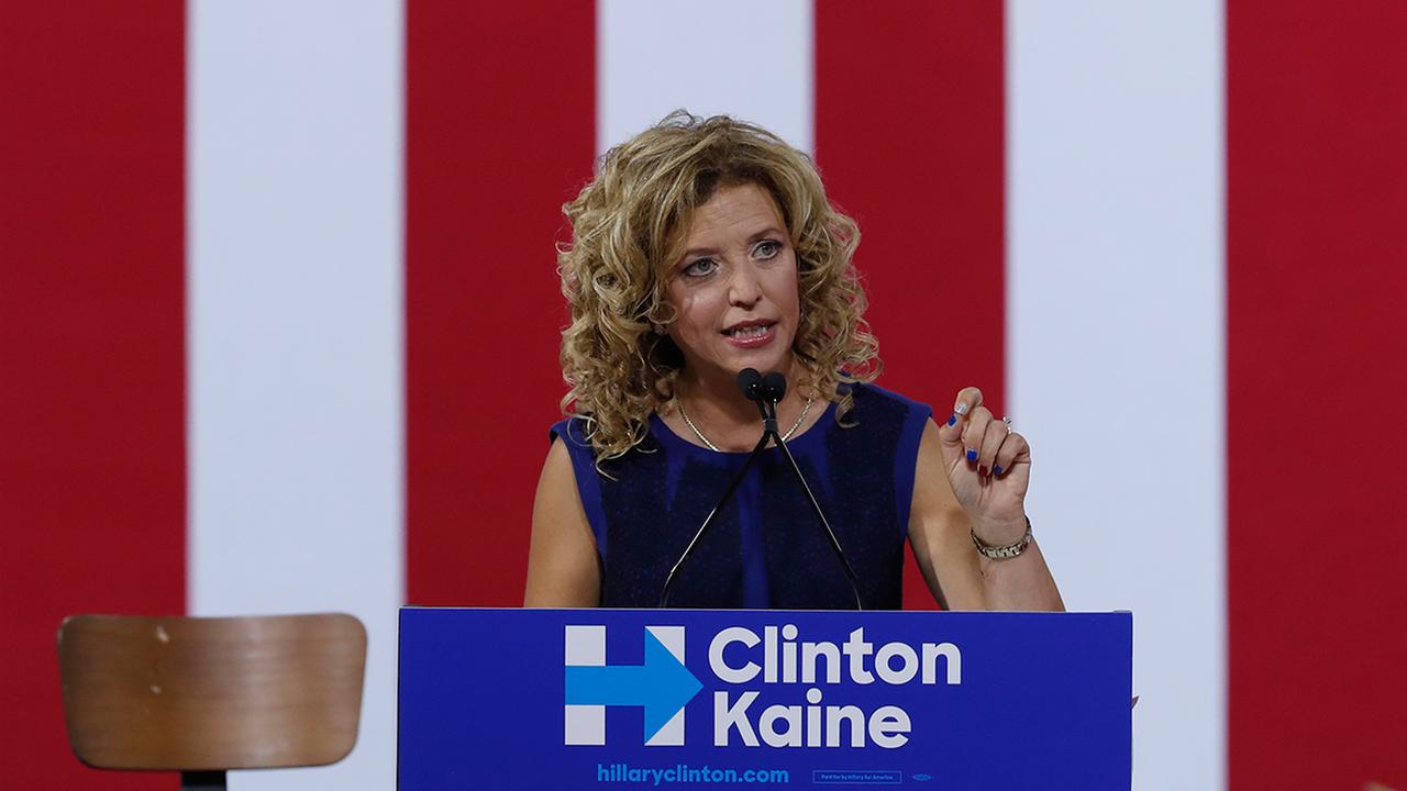 FBI investigates DNC hacking; Clinton campaign blames Russia