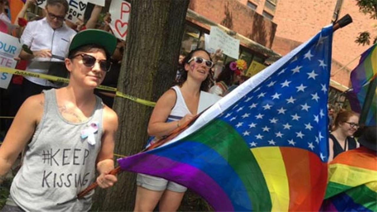 Activists Drown Out Anti Gay Protest At Clinic In Philadelphia That Offers Hiv Testing