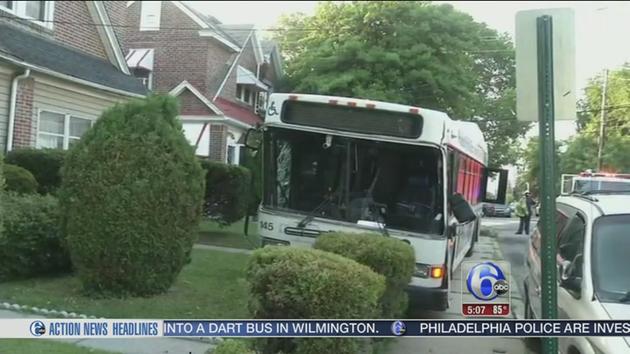 Police: Suspected carjacker crashes into DART bus