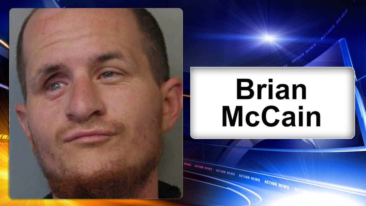 Police: Air Force member tackles robbery suspect in Delaware - 6abc.com