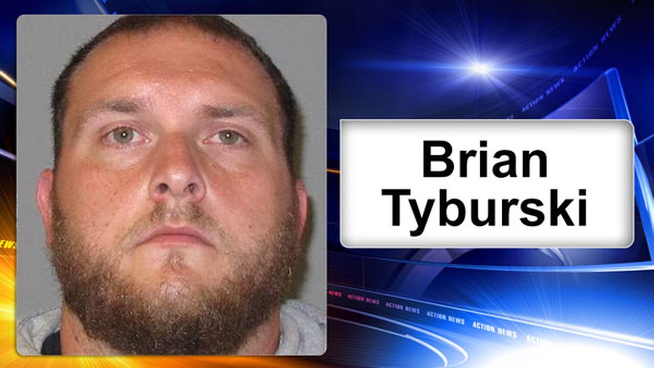 Police: New Jersey man ran out of vehicle naked multiple 