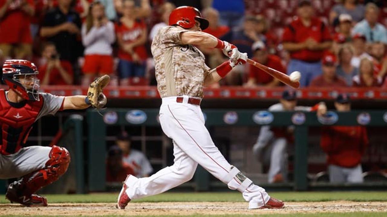 Scooter hits 4 home runs for Reds to tie MLB record