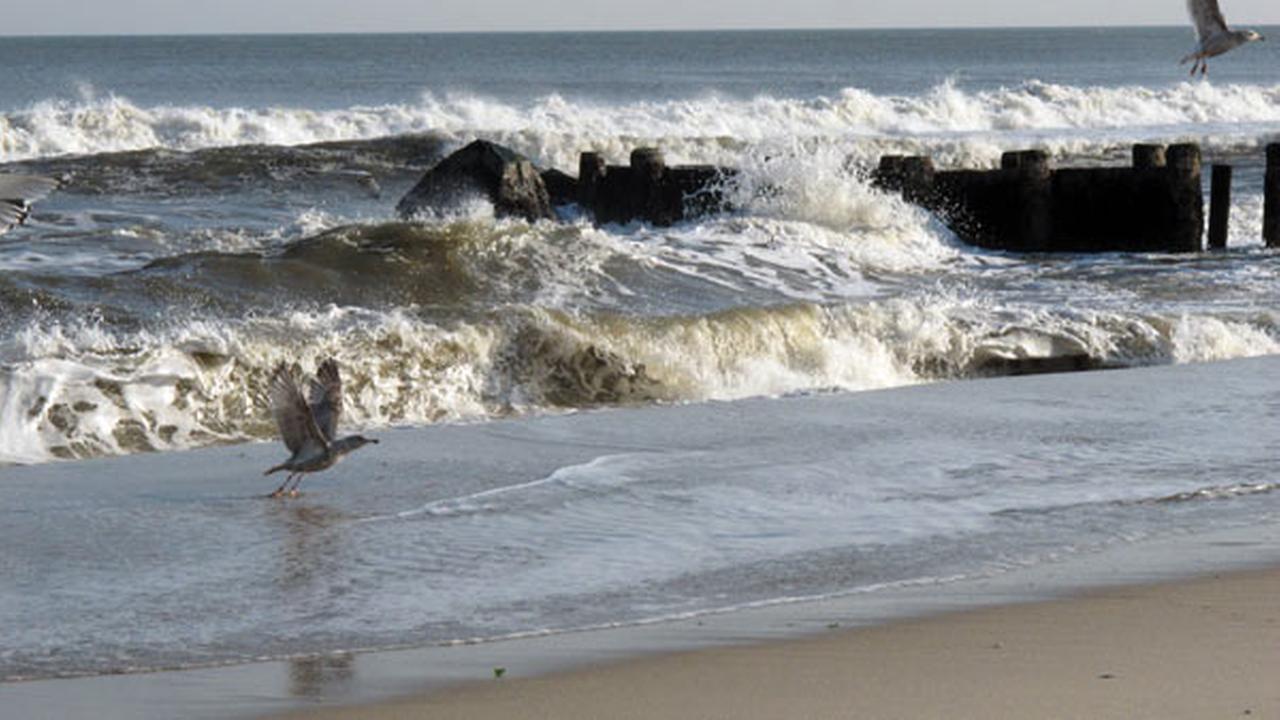 Man goes missing while swimming at Long Island beach