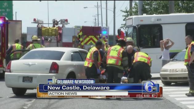 VIDEO: 3 hurt in Dart bus crash in Del.