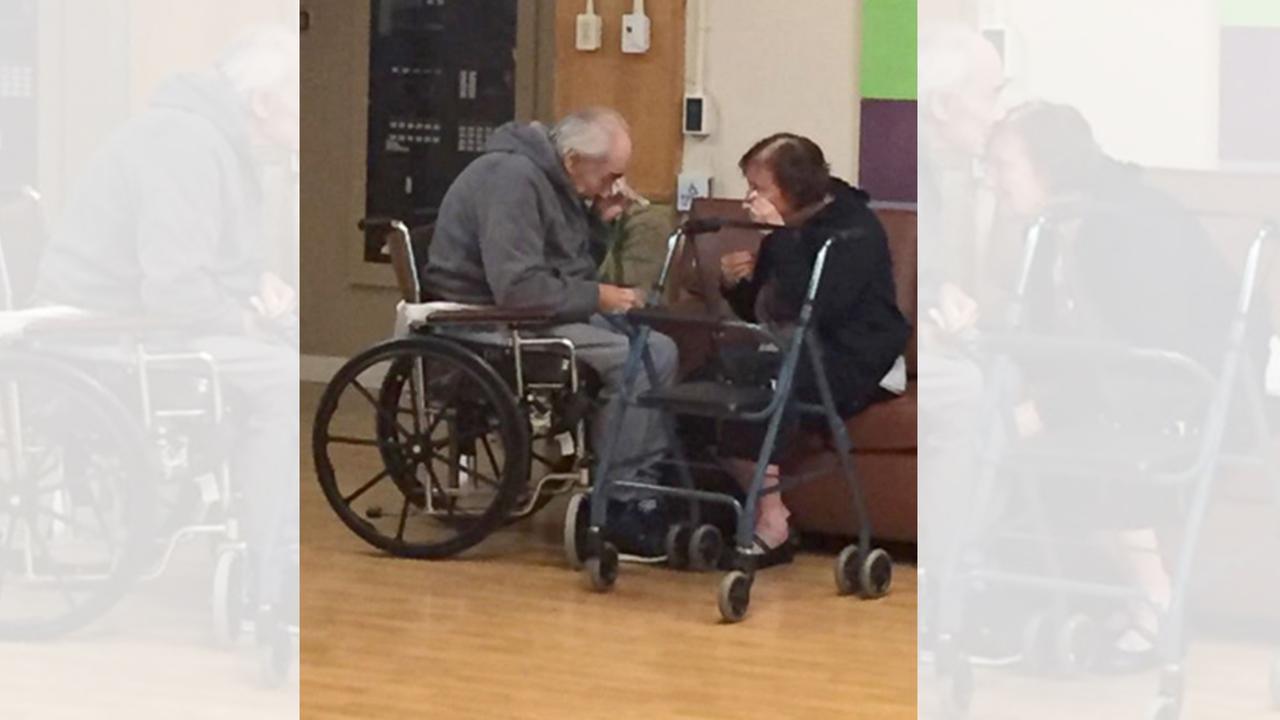 Photo captures elderly couple's heartbreaking separation