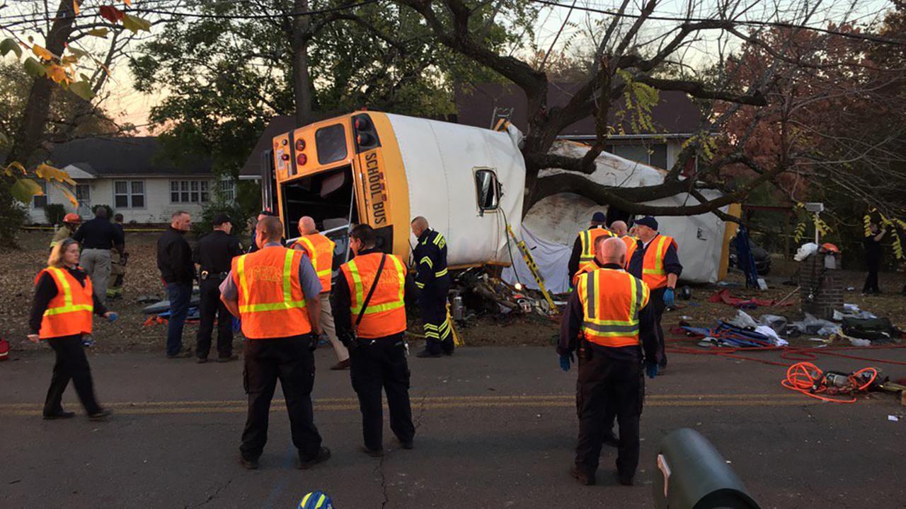 6 people killed in elementary school bus crash in Chattanooga