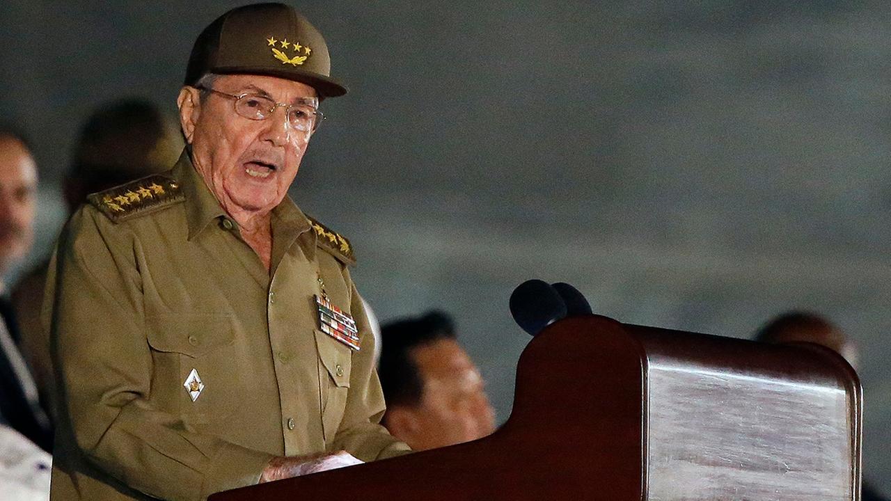 Raul Castro: Cuba will ban naming of monuments after Fidel Castro