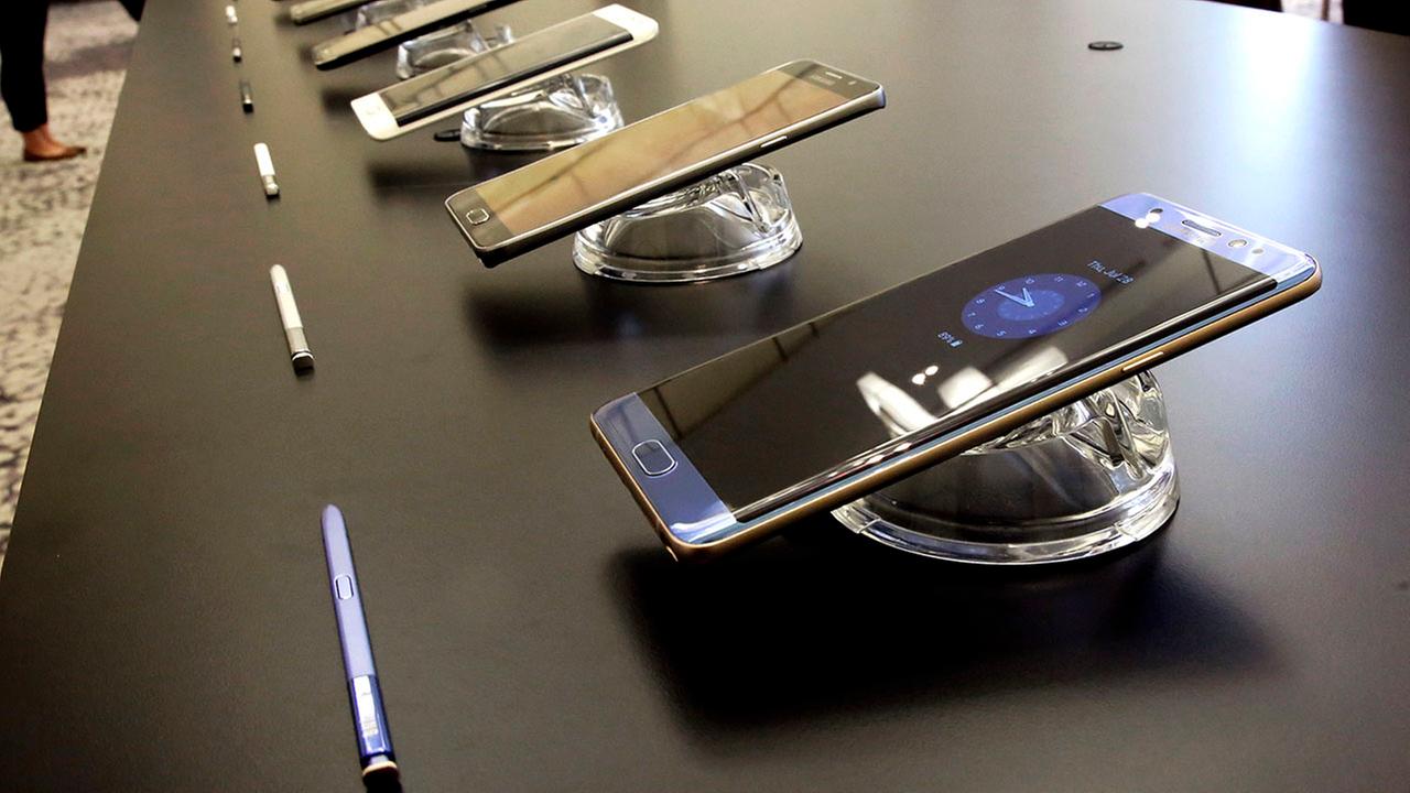 Samsung Galaxy Note 7 users should stop using phone, federal agency warns