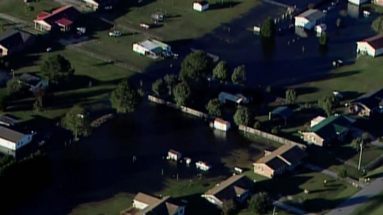 Rising Tar River forces Princeville evacuation