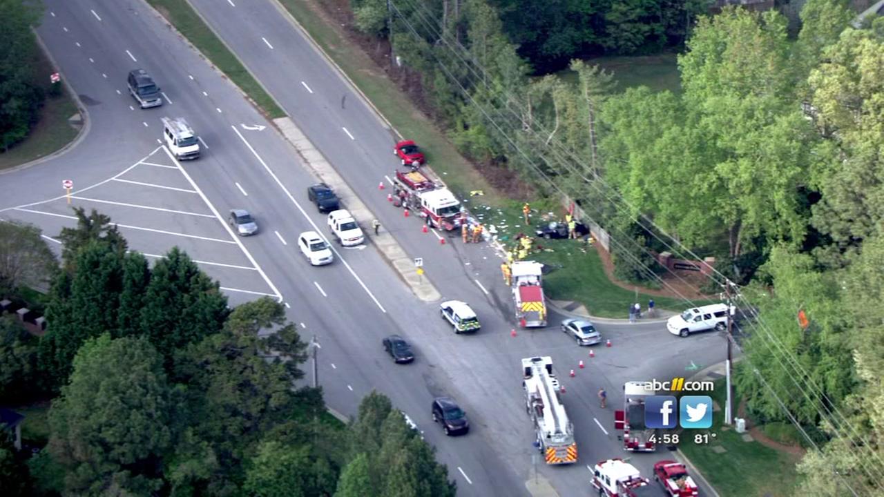 3 injured in crash on Creedmoor Road in Raleigh