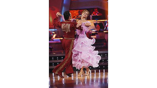 Kathy Ireland and Tony Dovolani perform on 'Dancing With the Stars,' Sept. 28, 2009