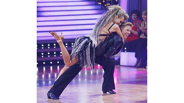 Joanna Krupa and Derek Hough perform on 'Dancing With the Stars,' Sept. 28, 2009
