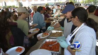 Restaurant owner whips up Thanksgiving feast