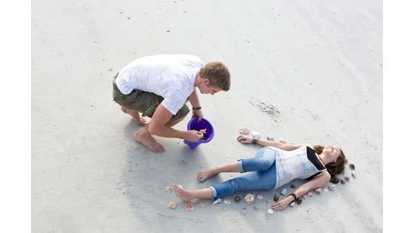 Liam Hemsworth and Miley Cyrus in 'The Last Song'
