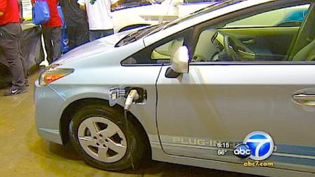 The city of Los Angeles is offering incentives for some people who own electric vehicles.