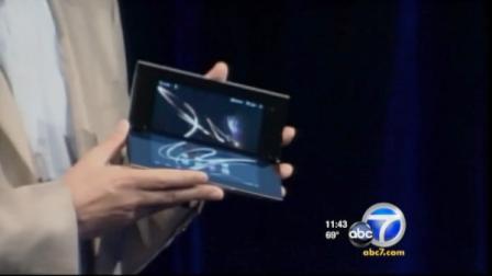 Sony unveiled two tablet computers on Tuesday to compete with Apples popular iPad.k