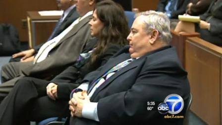 A judge delayed the ruling to dismiss charges against two former Bell city leaders facing charges of corruption.