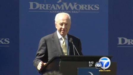 Israeli President Shimon Peres visited DreamWorks on Friday during his four-day Southern California tour.