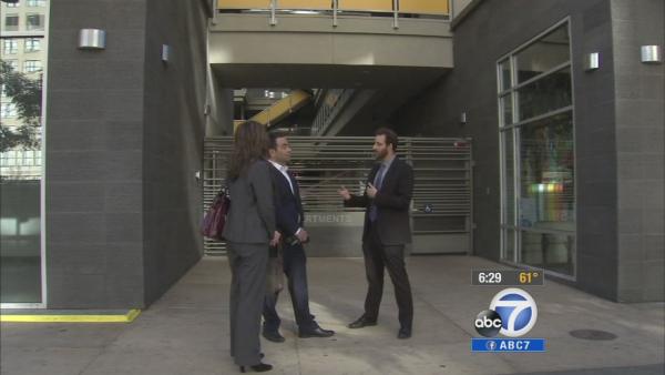 Knife-wielding man arrested after alleged attempted stabbing at Westfield Topanga  mall - ABC7 Los Angeles