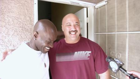 Maurice Horton, a recovering addict, gives his mentor, Robert Anderson, $500 from ABC7s Pay It Forward campaign.