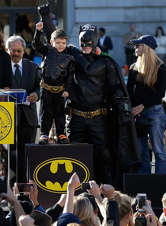 http://cdn.abclocal.go.com/images/kabc/cms_exf_2007/news/bizarre/131115-img-ap-batkid-batman-fists-in-the-air-02.jpg