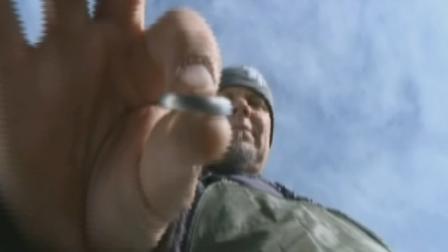 A snow chain installer in Northern California is on a mission to find a man who lost his wedding ring in the snow.