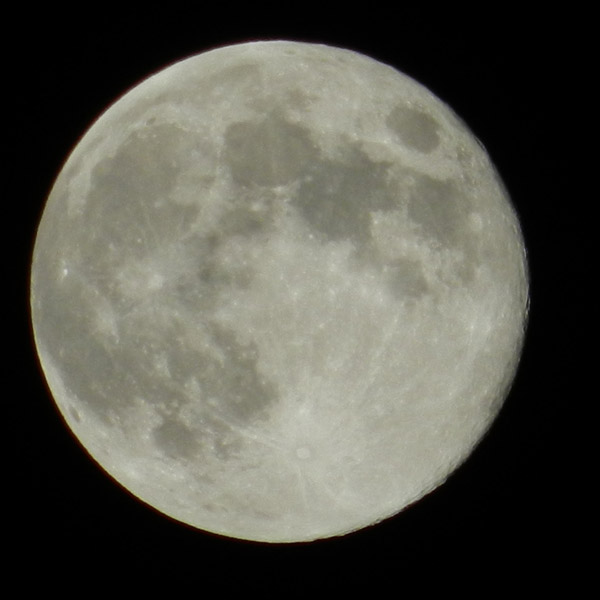 ABC7 viewer Vicky Barajas sent us this photo of the blue moon.